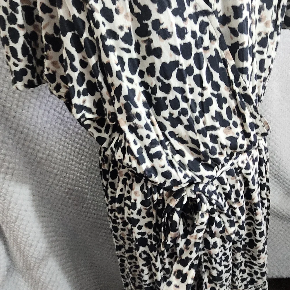 Leopard Print Wrap Dress - Picture 3 of 7